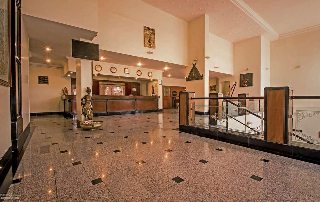 Quality Inn Regency, Nashik Interior foto