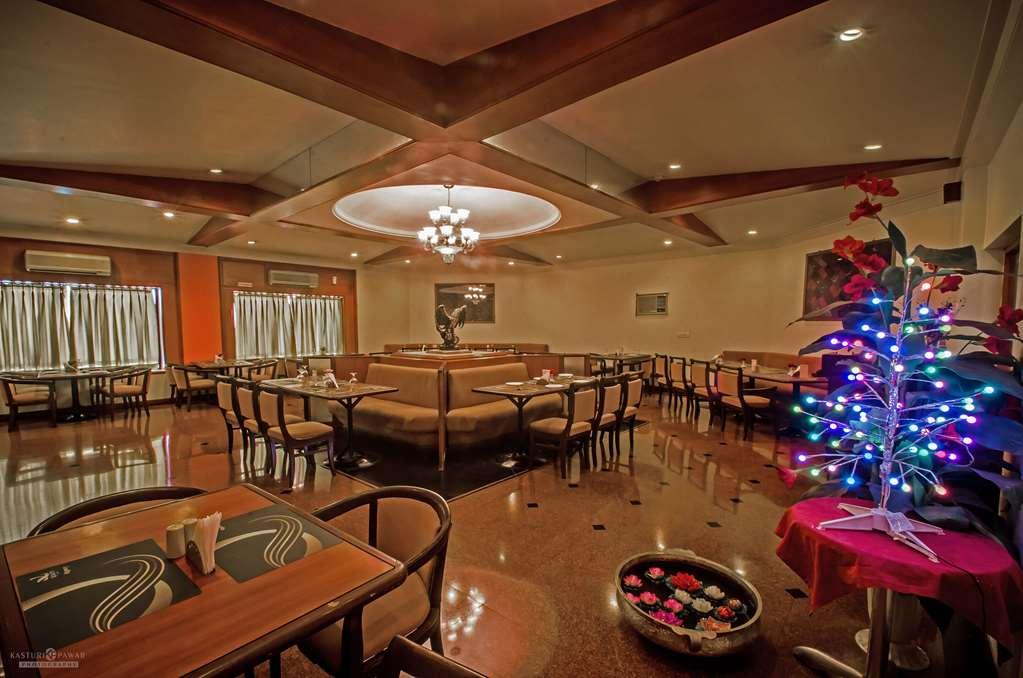 Quality Inn Regency, Nashik Restaurant foto