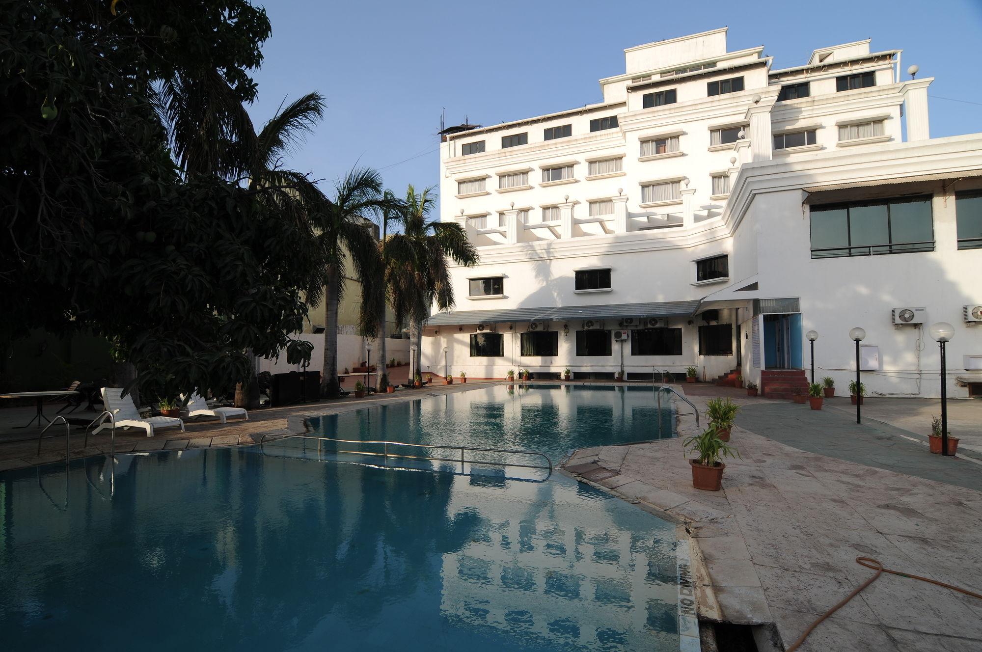 Quality Inn Regency, Nashik Exterior foto