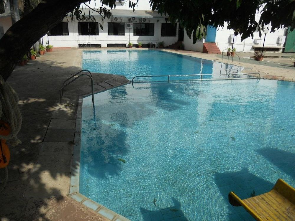 Quality Inn Regency, Nashik Exterior foto